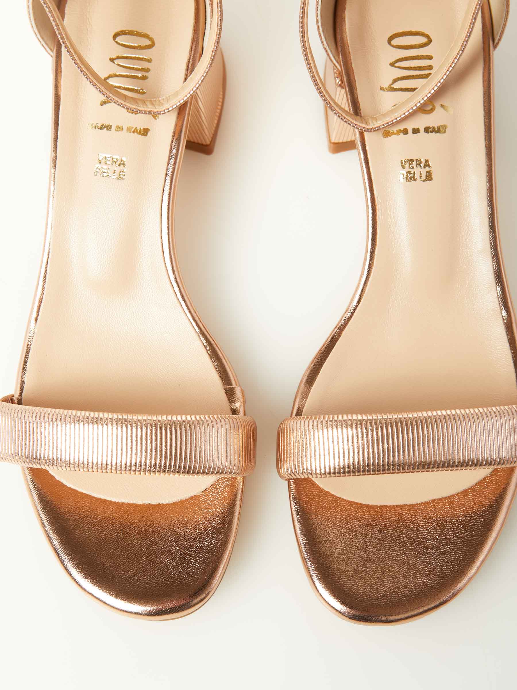 moda scarpe Sandal With Strap F0545554-0571 Sconti Fino Al 70%